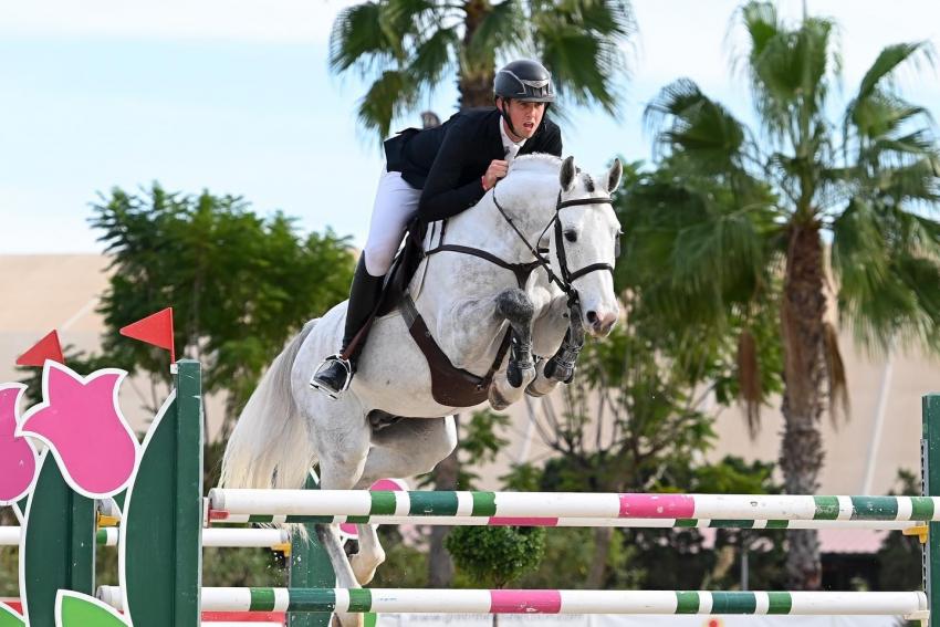Cavalier Russe produces two champions from his first crop